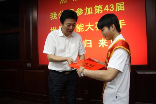 中国十九冶参加第43届世界技能大赛的教练、选手载誉归来