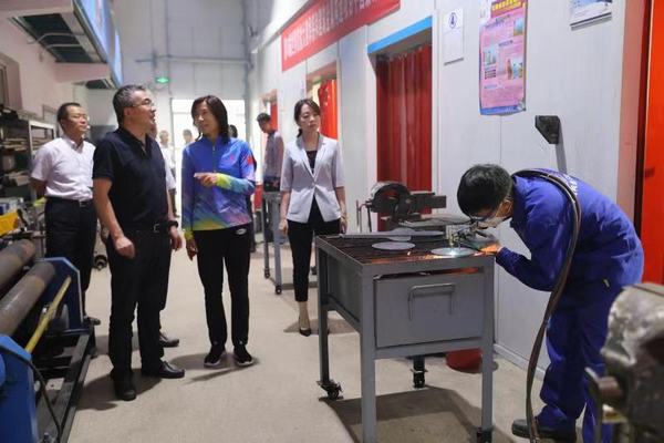 王石磊会长为第45届世界技能大赛焊接、建筑金属构造中国集训队壮行