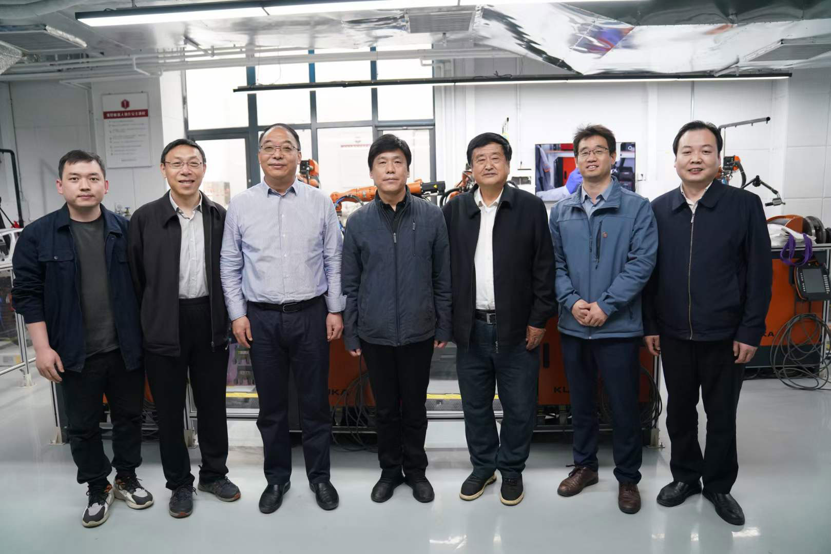 全国总工会兼职副主席高凤林和中国工程建设焊接协会副秘书长李建军受邀到清华大学基础工业训练中心进行技术交流