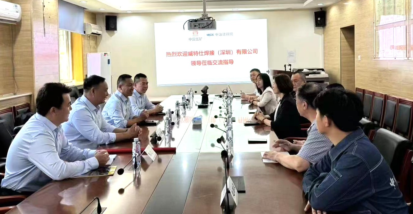 刘景凤主持威特仕捐赠焊接防护用品仪式