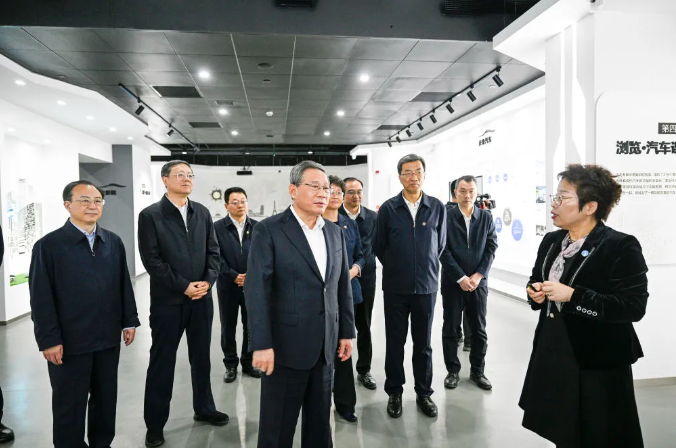 李强在上海调研技能人才工作时强调 积极适应经济社会发展需要 大力加强职业教育和技能人才培养