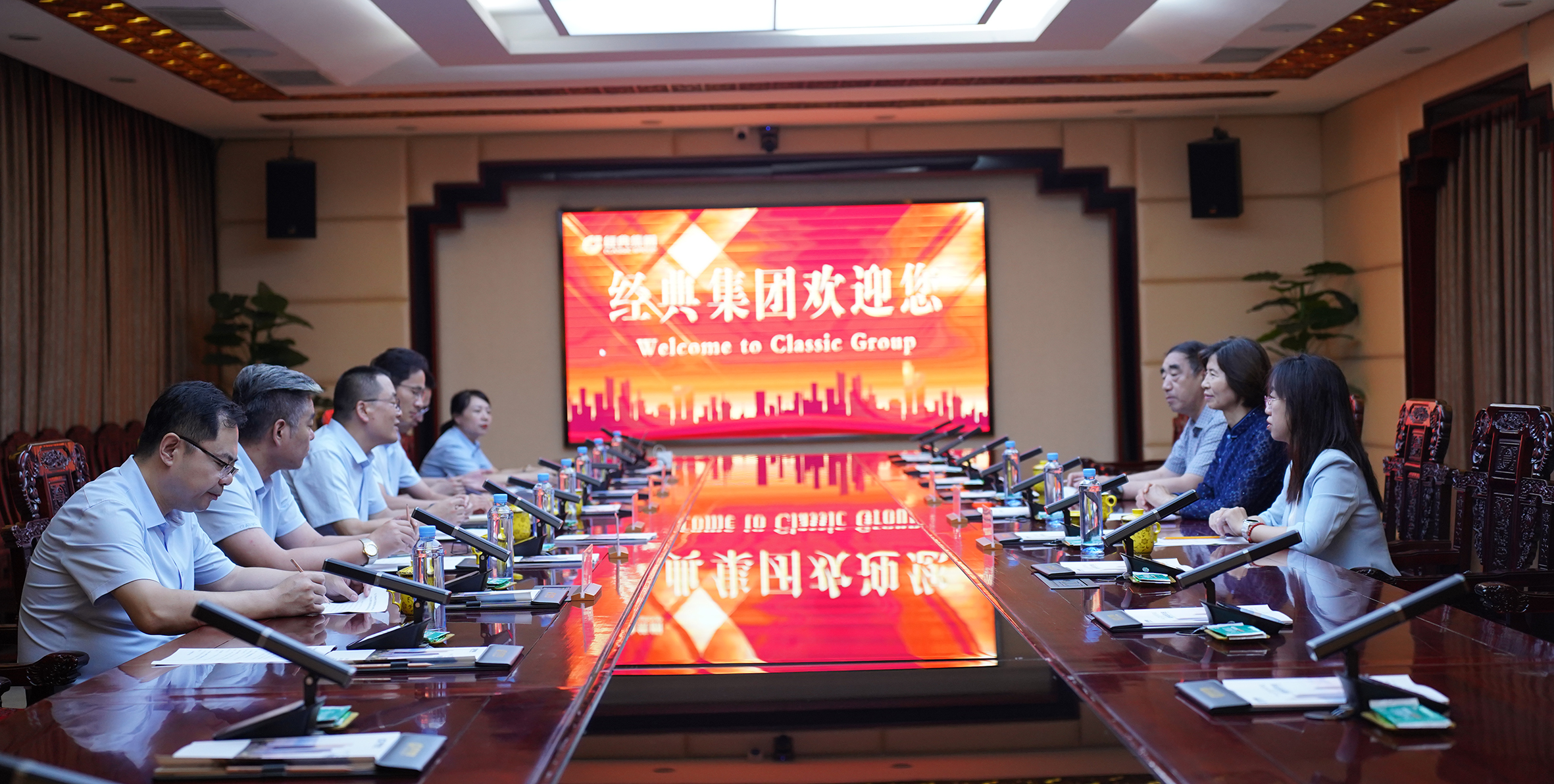 刘景凤副会长到经典重工集团考察调研